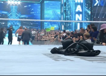 Brock Lesnar es derrotado y deja los guantes en el ring – WrestleMania 42